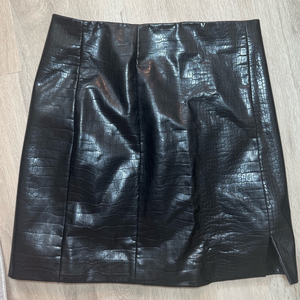 ASTR the Label Black Faux Leather Croc-Embossed Skirt